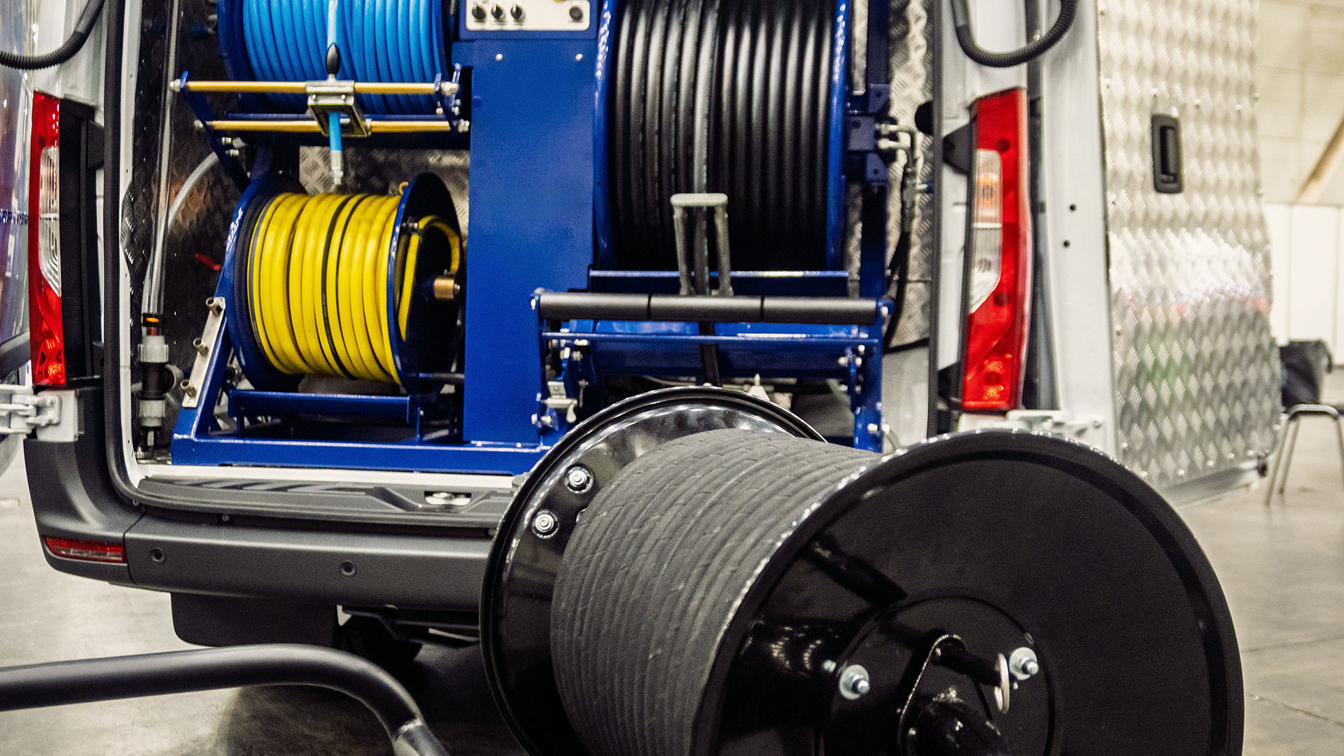 Ensuring-Safety-and-Efficiency-with-Industrial-Hose-Assemblies